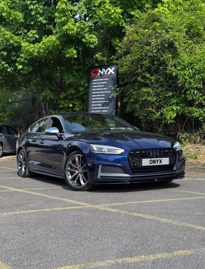Onyx Autocentre. Work in the bay