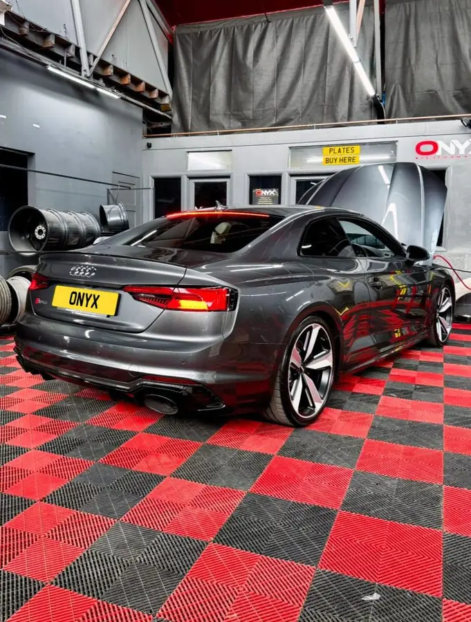Onyx Autocentre. Work in the bay