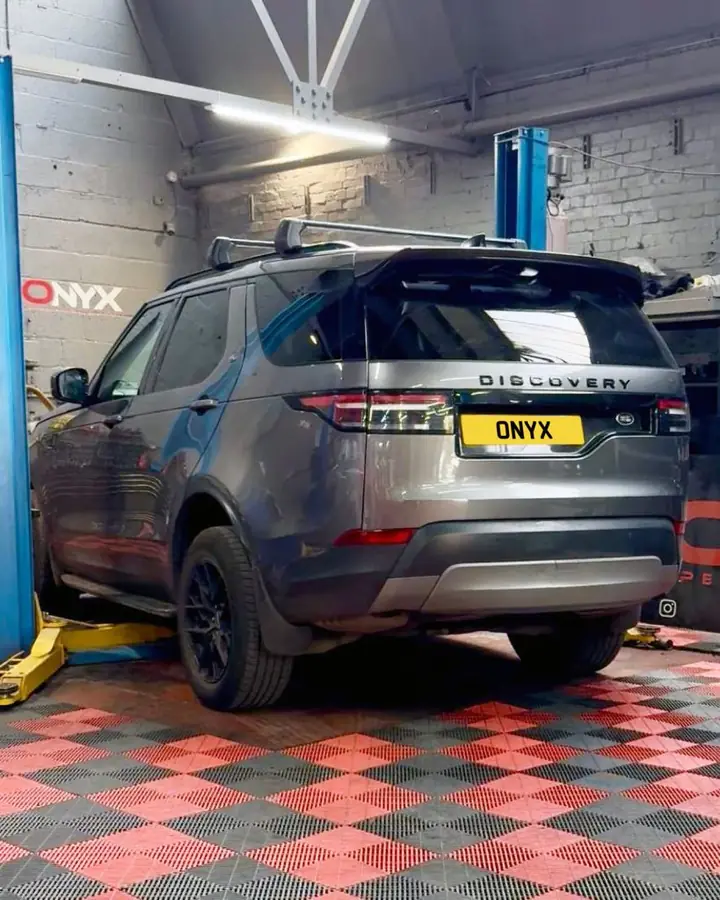 Onyx Autocentre. Work in the bay