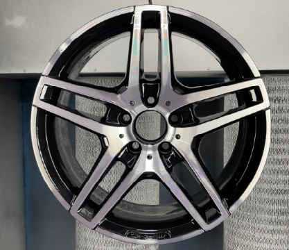Refurbished diamond-cut Mercedes alloy at Onyx Alloys, Slough.