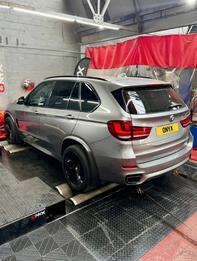 Onyx Autocentre. Work in the bay